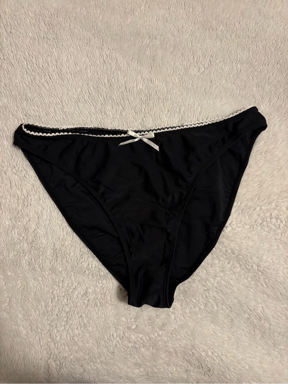 Black Bikini Bottoms w/ white trim & bow 🖤🤍
